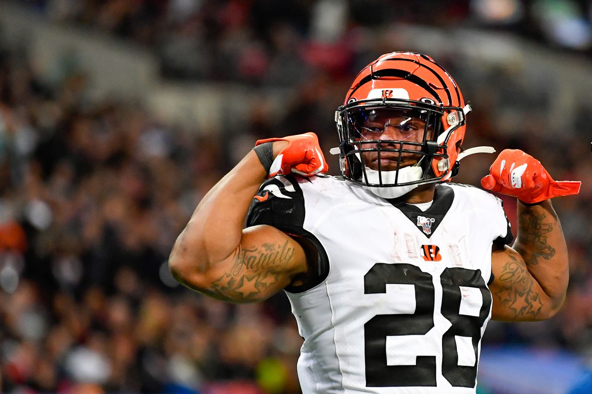 Bengals running back Joe Mixon is back in the news but not for breaking tackles. According to a report from PFF's Mike Renner, an arrest warrant for Aggravated Menacing.