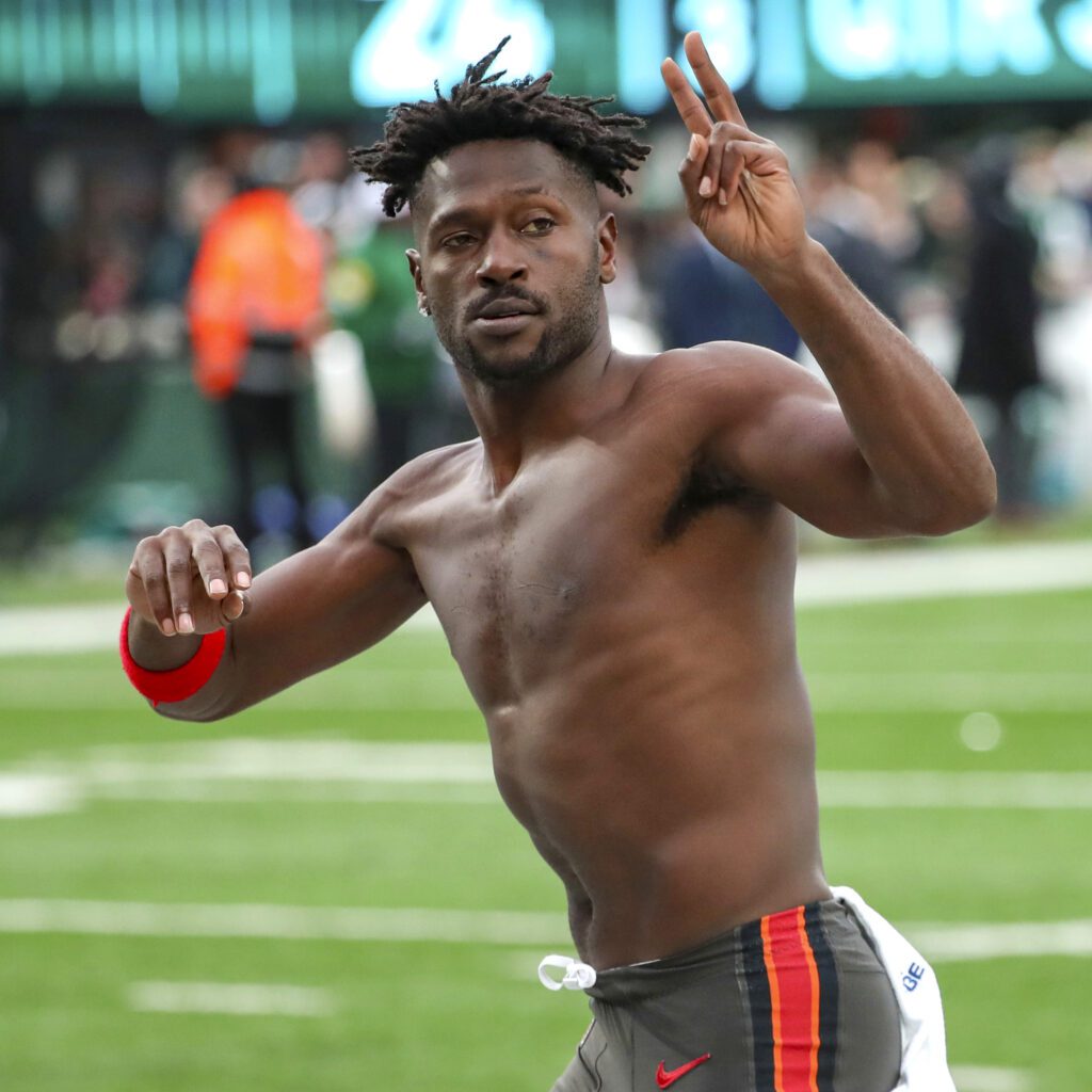 https://www.complex.com/sports/antonio-brown-says-nfl-teams-called-wants-to-play-again