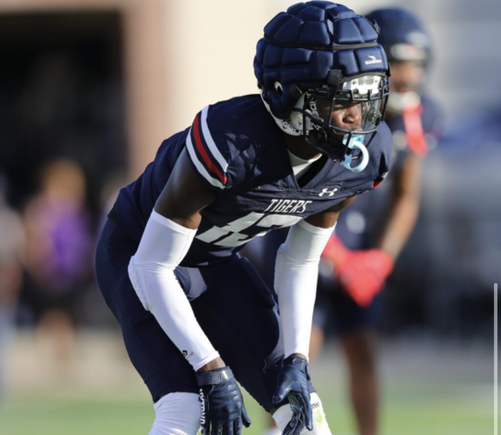1. Travis Hunter: 6'1 185lbs: I'm sure everybody is waiting to get an full season, of the highly number#1 recruit in last year's 2022 class. Coach Prime has an legitimate weapon, for the next 3 years on both sides of the ball. Heisman type player which could be a first at the HBCU level and NCAA era. 