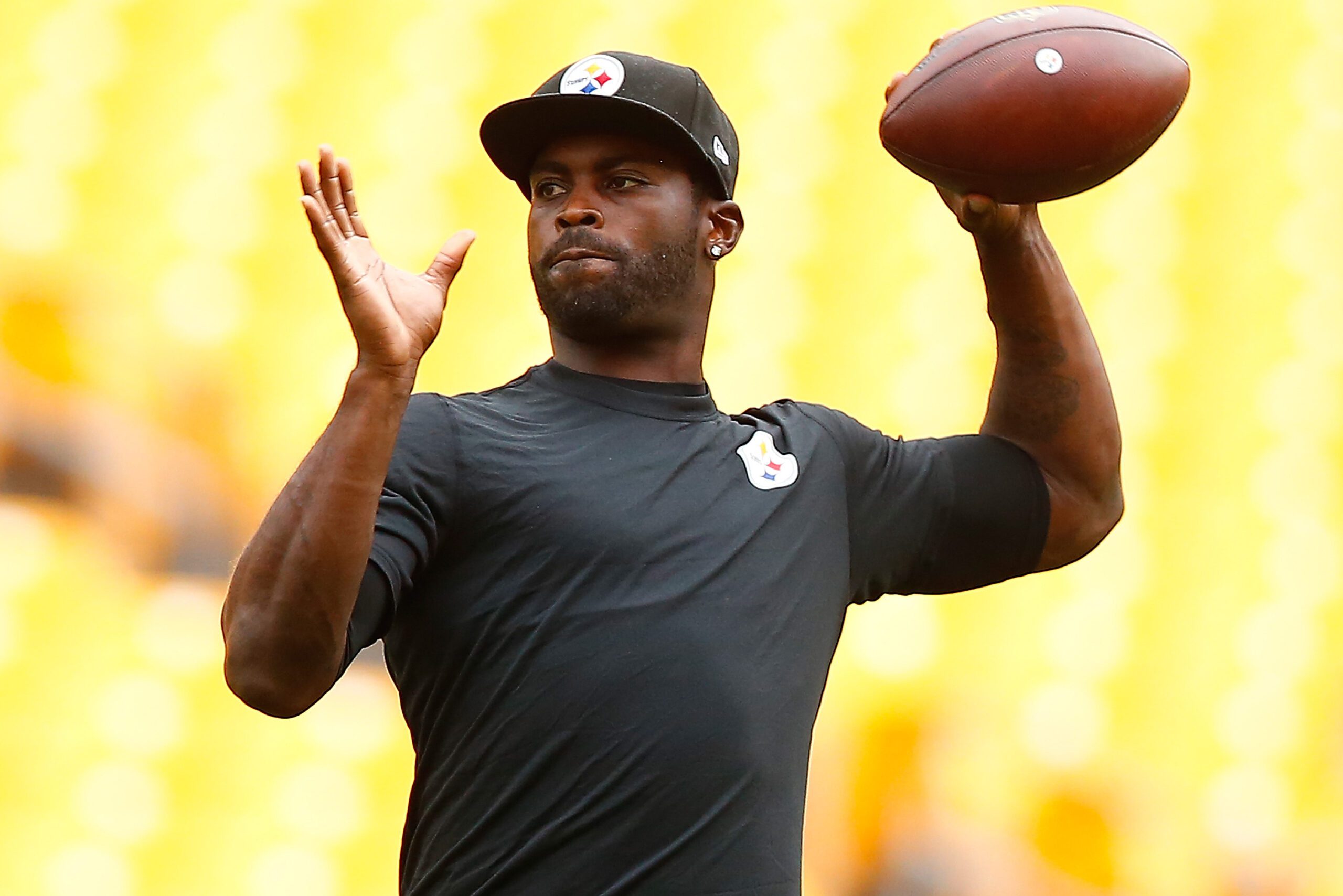 Michael Vick Launches Sports Tech Company called FanField