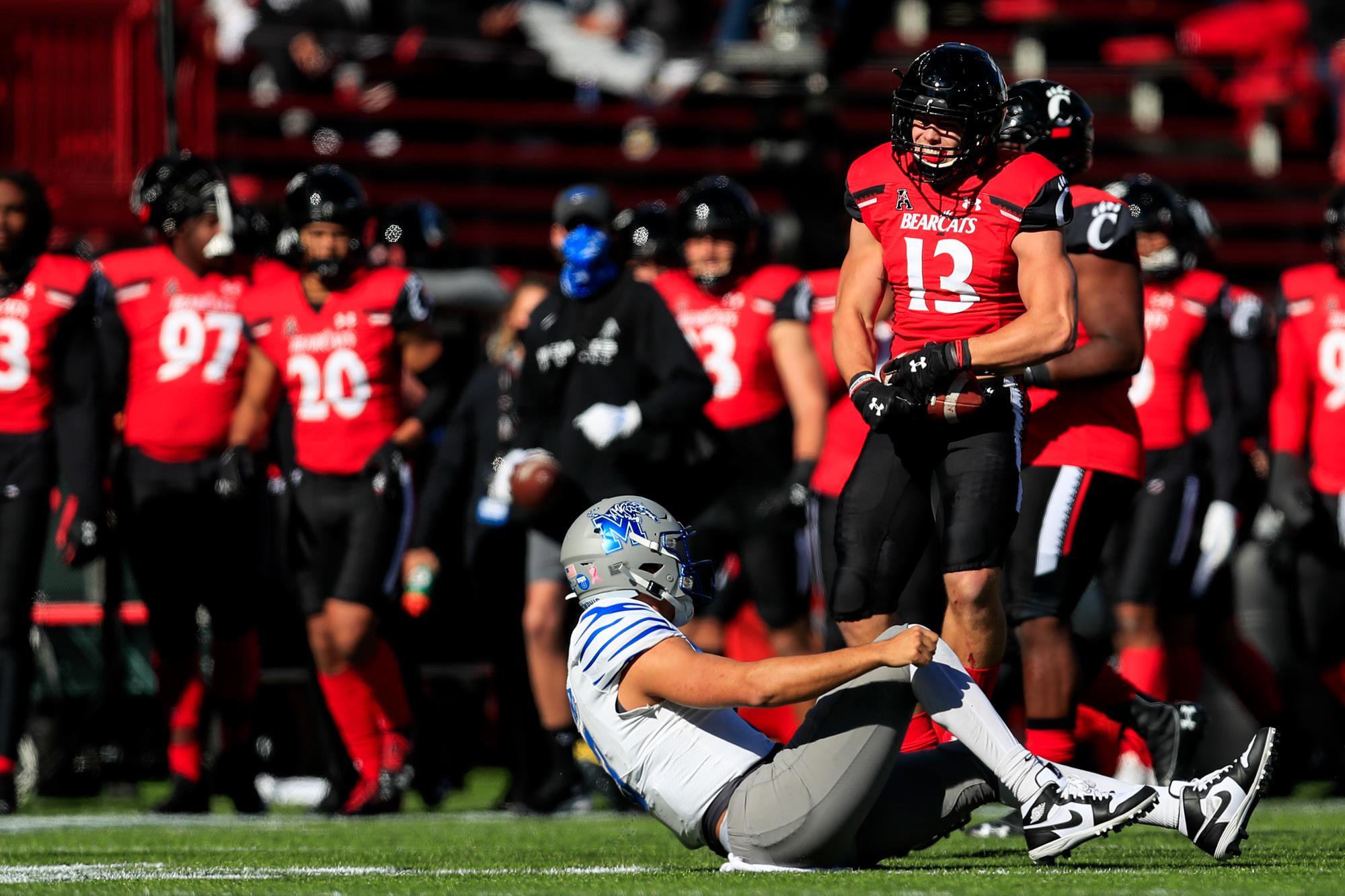 Ty Van Fossen exhibits quality speed and coverage skills as a LB for the Cincinnati Bearcats. Hula Bowl scout, Jacob Waxman breaks down Van Fossen’s strengths and weaknesses as an NFL Prospect in this article.