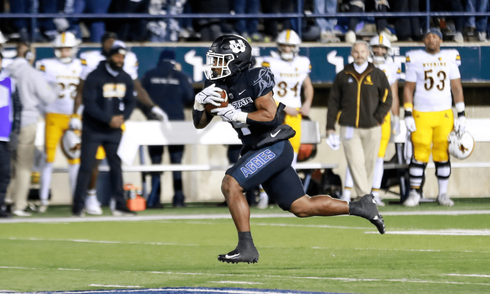 Calvin Tyler Jr. is a veteran RB at Utah State who exhibits good strength and balance as a runner. Hula Bowl scout, Jacob Waxman breaks down Tyler's strengths and weaknesses as an NFL Prospect in this article.