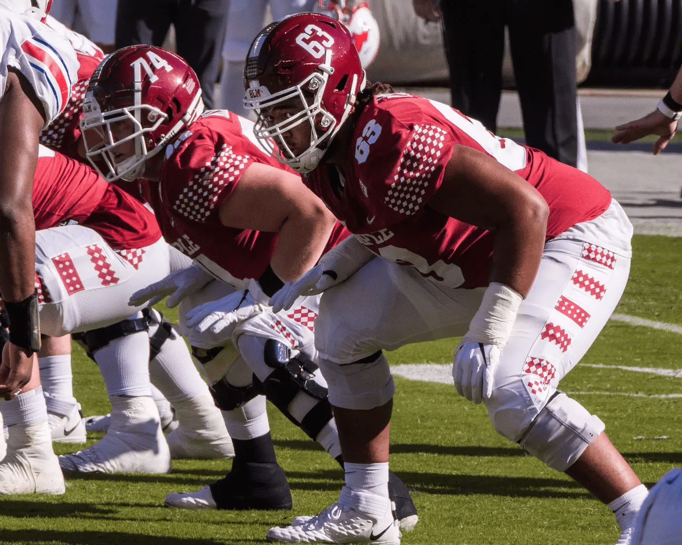 Isaac Moore is a very experienced OT at Temple University with good potential at the next level. Hula Bowl scout, Bryan Ault breaks down Moore's strengths and weaknesses as an NFL Prospect in this article.