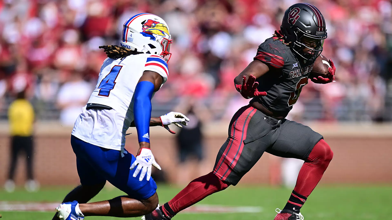 Eric Gray of Oklahoma is one of the best RBs in all of college football. He displays good balance along with solid explosiveness and vision. Hula Bowl scout Mike Bey breaks down the Sooner RB as an NFL Prospect in this report.