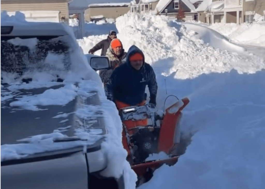 Bills fans show up at their player's houses to shovel their driveways to ensure they get to Detroit