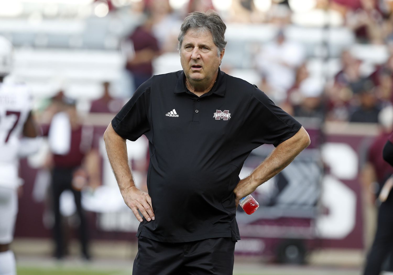 Leach is known for building potent offenses, directing passing-oriented teams in a spread offense system known as the air raid offense, which Leach developed with Hal Mumme when Mumme was head coach and Leach was offensive coordinator at Iowa Wesleyan, Valdosta State, and Kentucky in the 1990s. Leach's offenses with Mumme, and later as a head coach himself, have broken numerous school and NCAA records.[3]