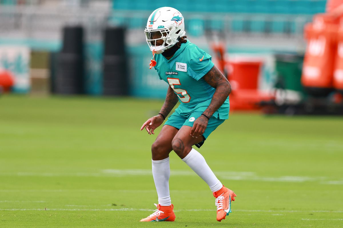 Dolphins star cornerback Jalen Ramsey carted to the locker room with knee injury