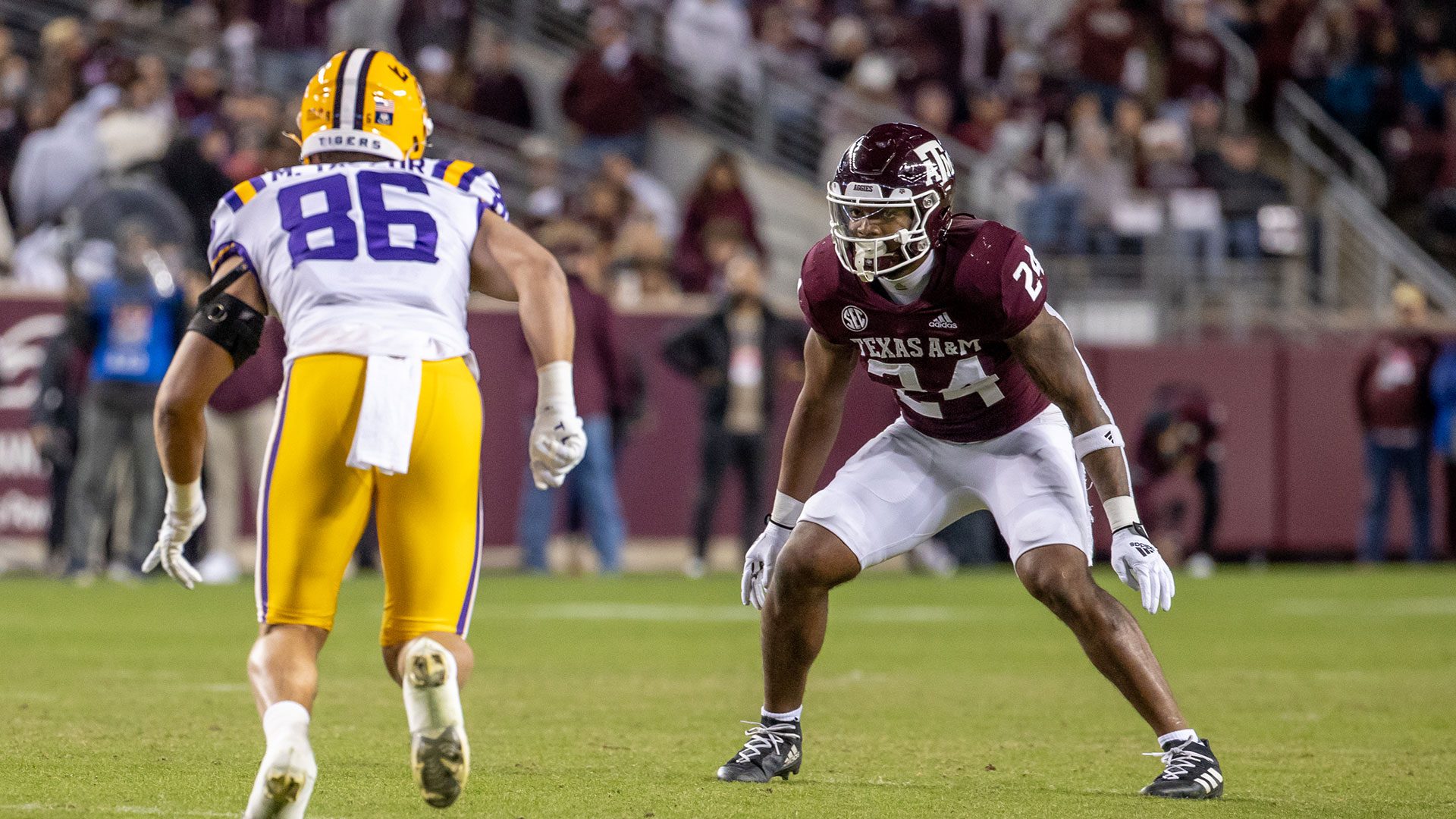Chris Russell Jr is a linebacker who you need to keep an eye on this season at Texas A&M. He's an above-average tackler who possesses good potential. Hula Bowl scout Solomon Sterling breaks down Russell as an NFL Prospect in his report