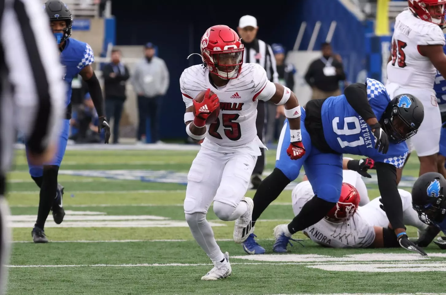 Jawhar Jordan is a versatile playmaker for Louisville who's able to squirt through holes as a runner as well as be a quality receiver and return specialist. Hula Bowl scout Justyce Gordon breaks down Jordan as an NFL Prospect in his report.