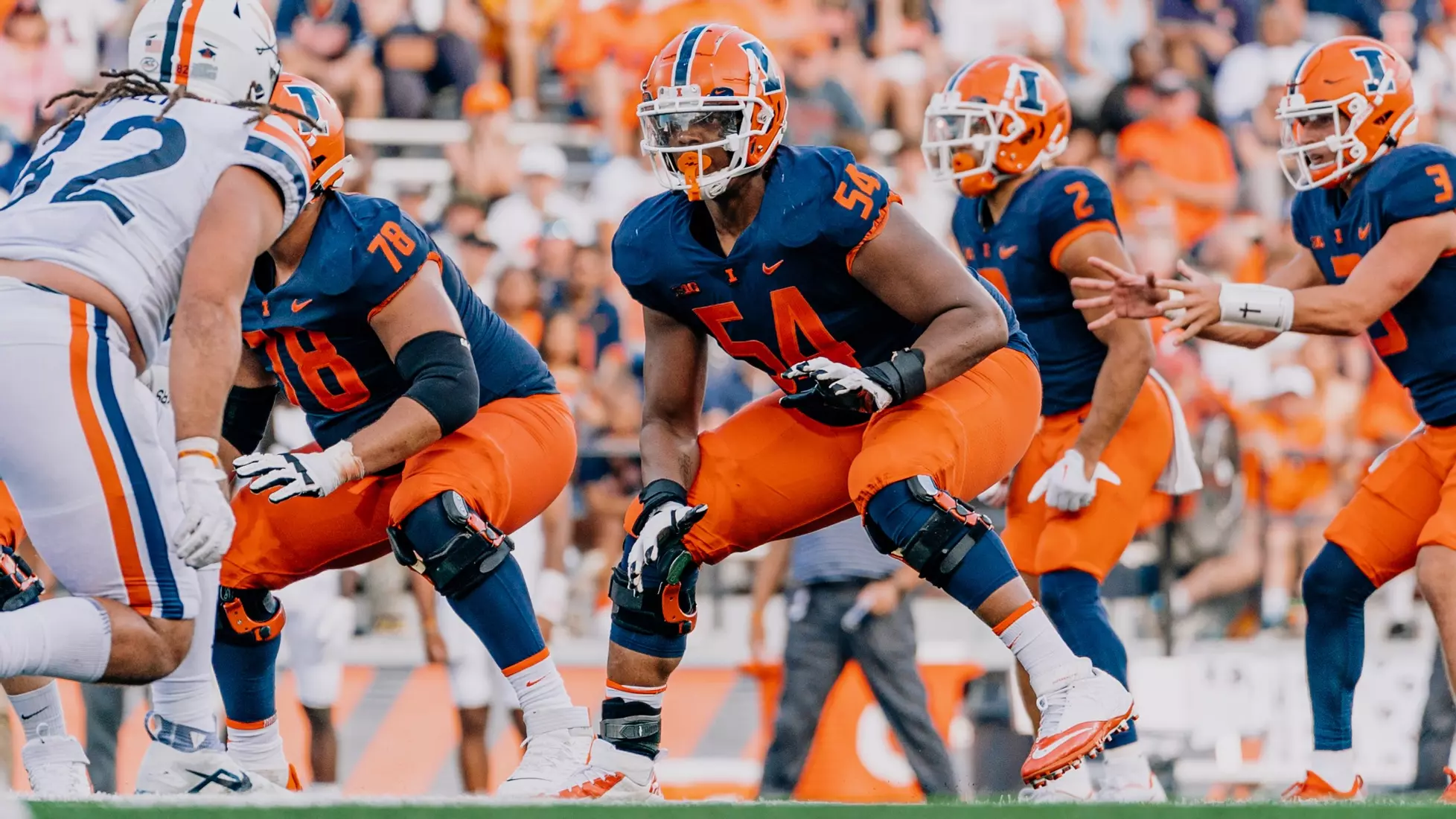 Julian Pearl showcases solid lateral agility and good use of hands on the Illinois offensive line. Hula Bowl scout Justyce Gordon breaks down Pearl as an NFL Prospect in his report