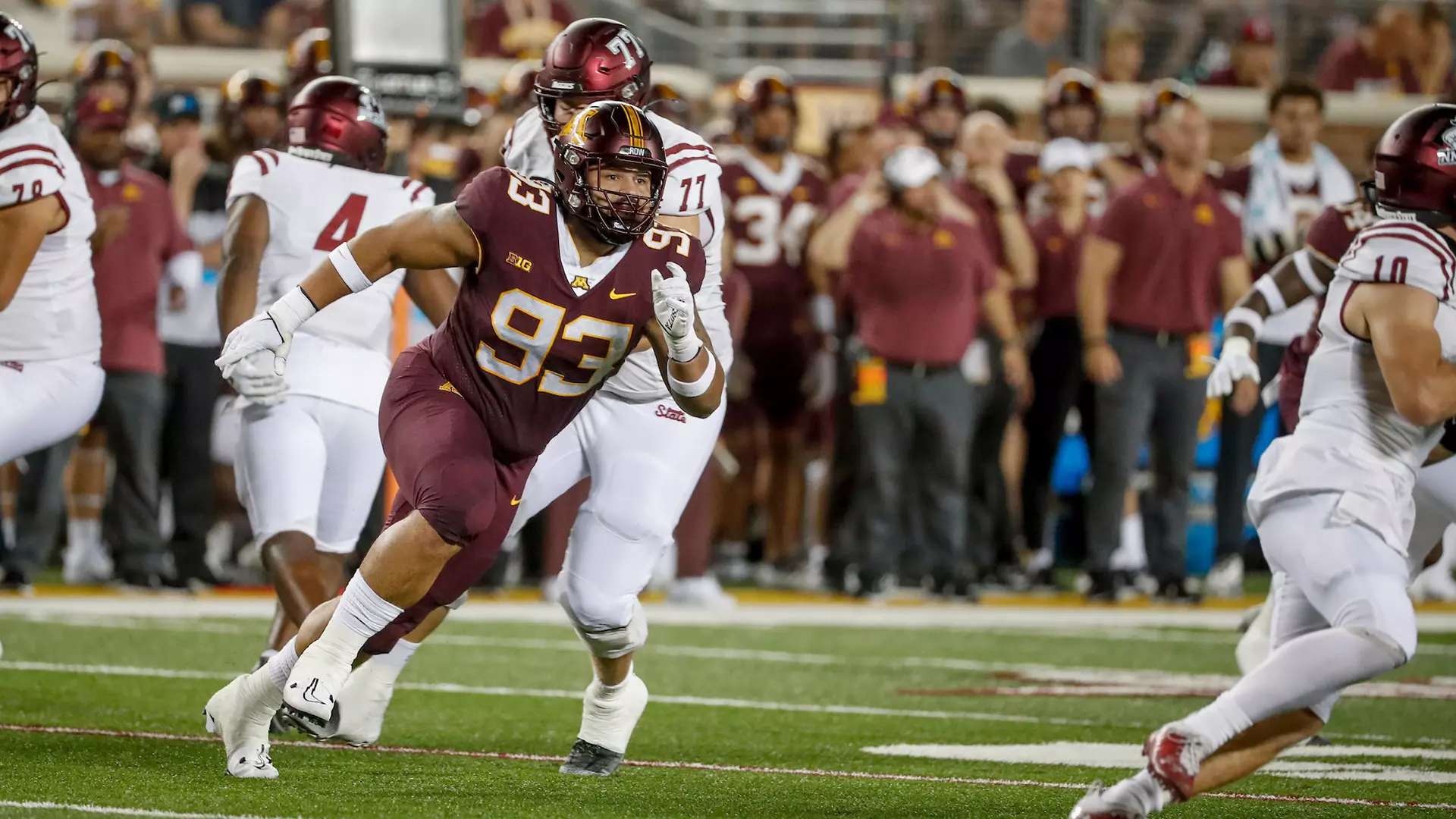 Kyler Baugh is a solid gap defender on the Minnesota defensive line who displays good play strength. Hula Bowl scout PJ Hardaway breaks him down as an NFL Prospect in his report.