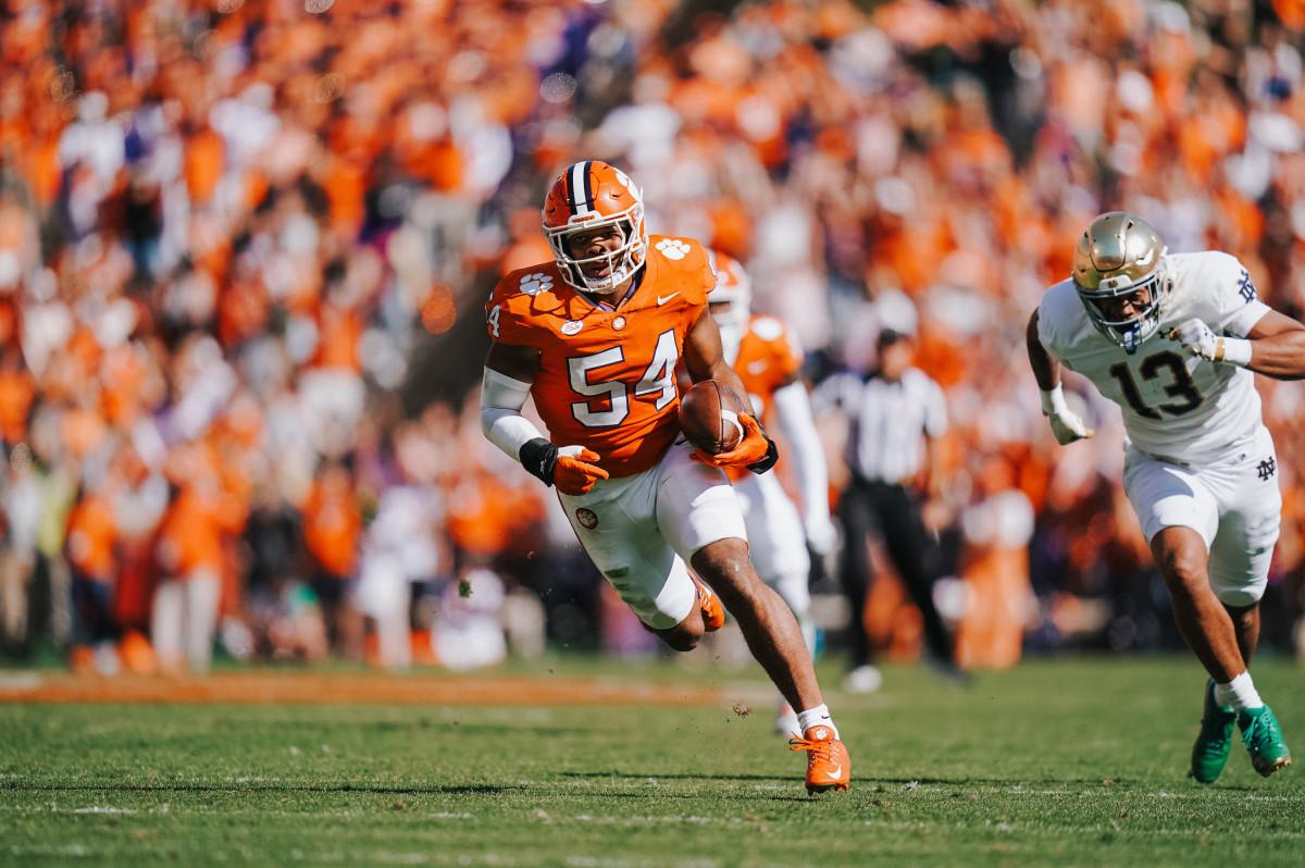 Clemson LB Jeremiah Trotter Jr. thankful for father's influence