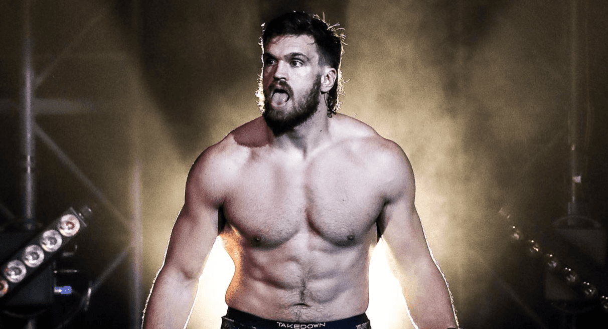 Former Minnesota Gophers football star fighting for an MMA Championship