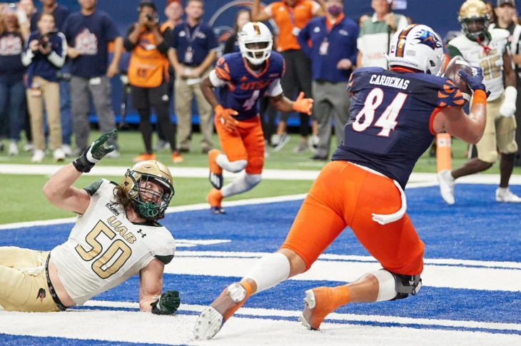 Oscar Cardenas is a massive tight end for the Roadrunners who decided to come back for the 2024 season in order to show scouts that he is an NFL Tight End.
