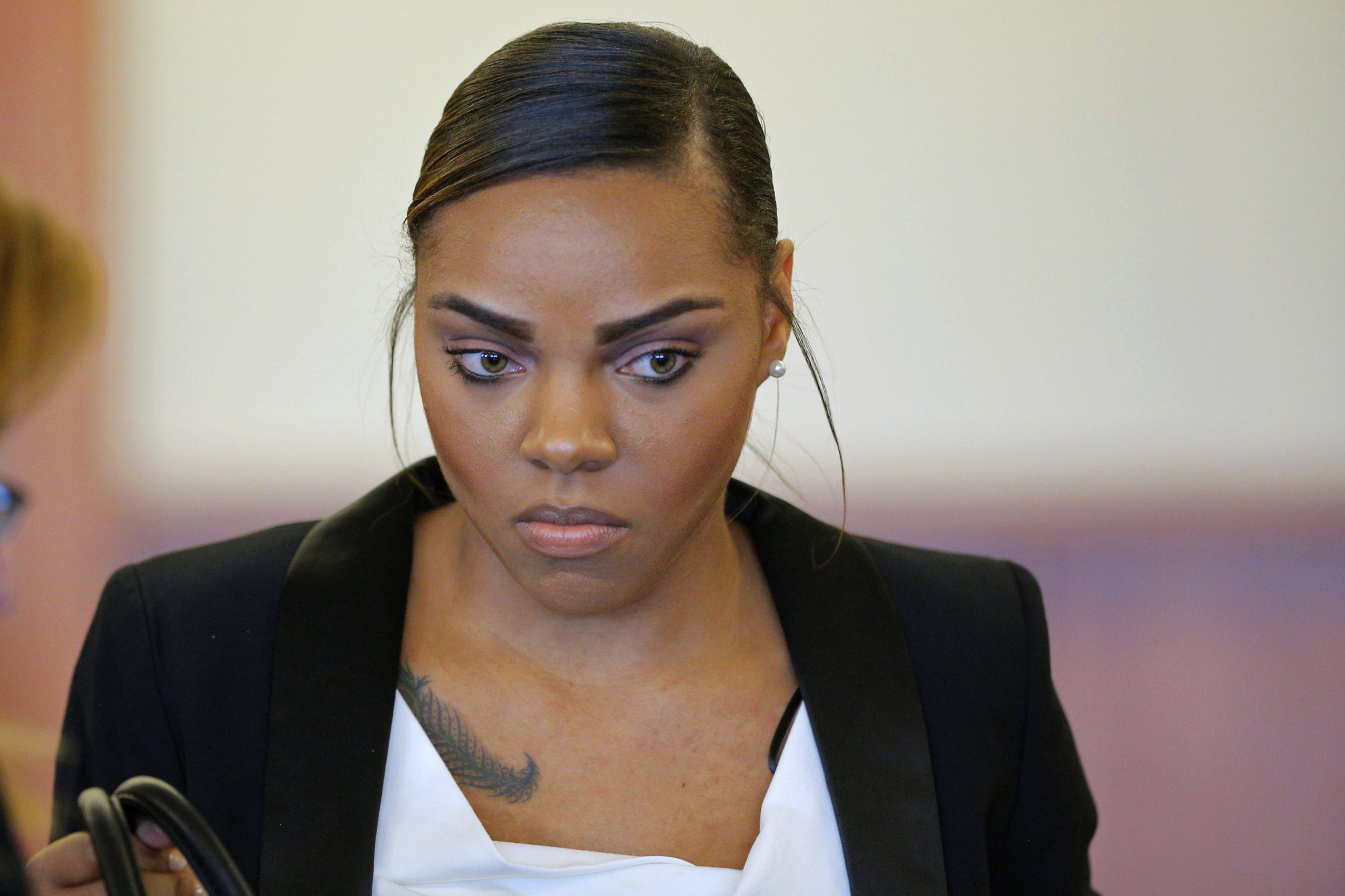 Aaron Hernandez's fiancée pissed about the hanging jokes at Tom Brady's Roast
