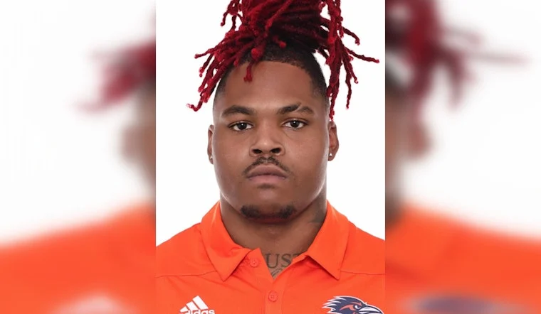 UTSA football player arrested and charged with aggravated robbery | Suspended from the program