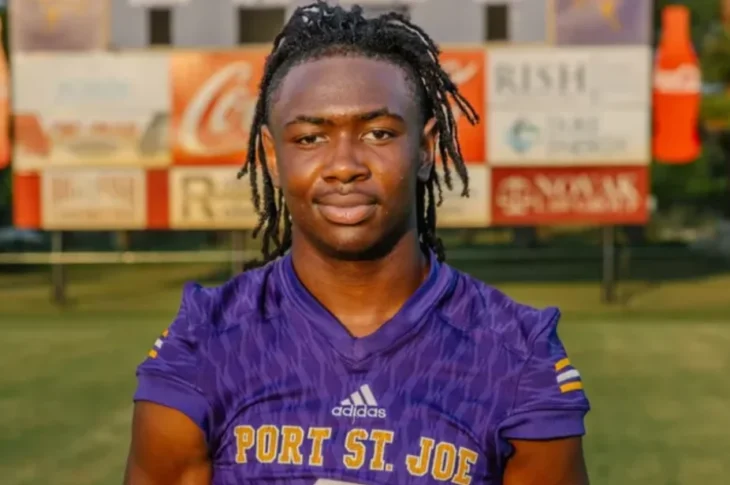 18-Year-Old Star High School Football Player in Florida Dies in the Middle of a Game