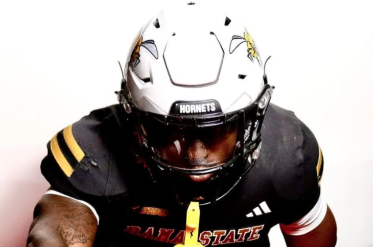 Discover DeMarkus Cunningham, a top prospect at the Middle Linebacker position for the 2025 draft. Learn about his exceptional versatility, athleticism, and football IQ.