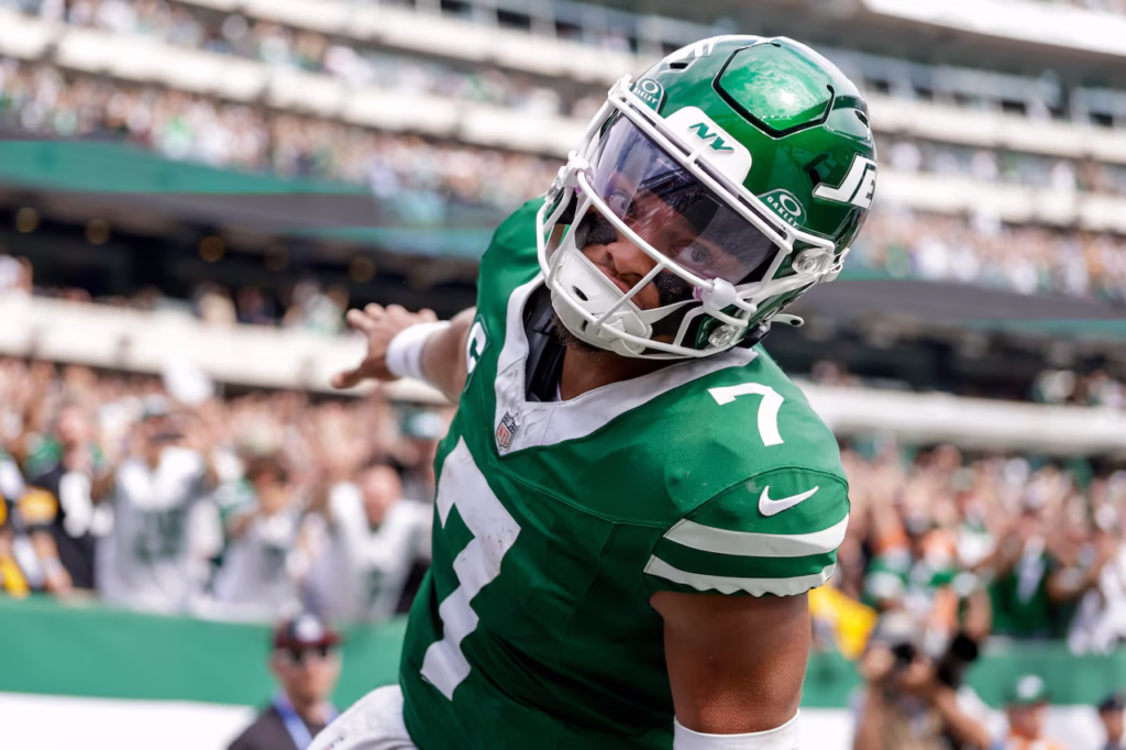 Justin Fields Injury Update: Jets QB leaves the game early in Buffalo
