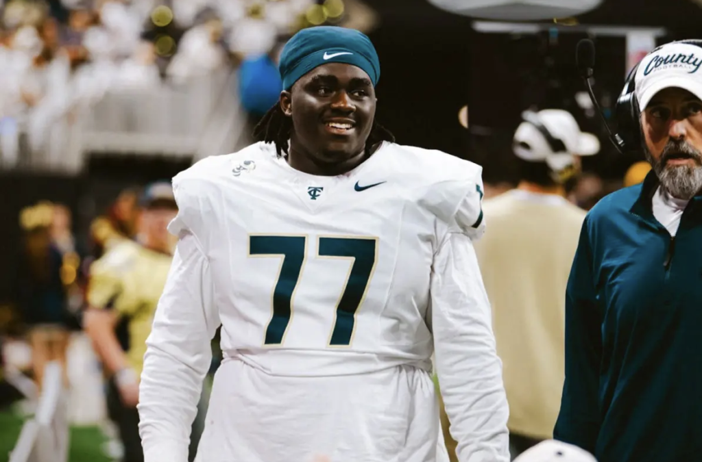 College football prospect dead at 17 after single-vehicle car crash in Florida