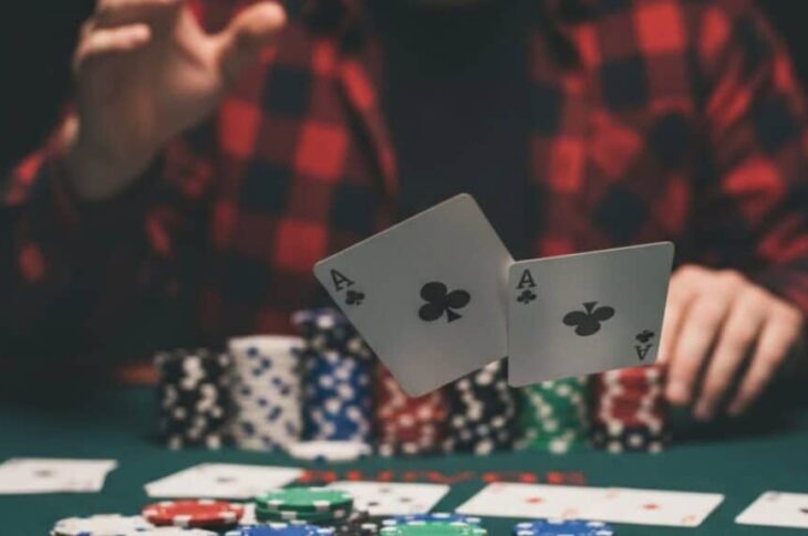 How tilt destroys strategy in online gambling environments